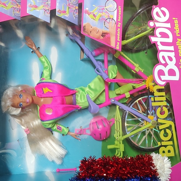 Bicyclin Barbie/1993 - Picture 5 of 8